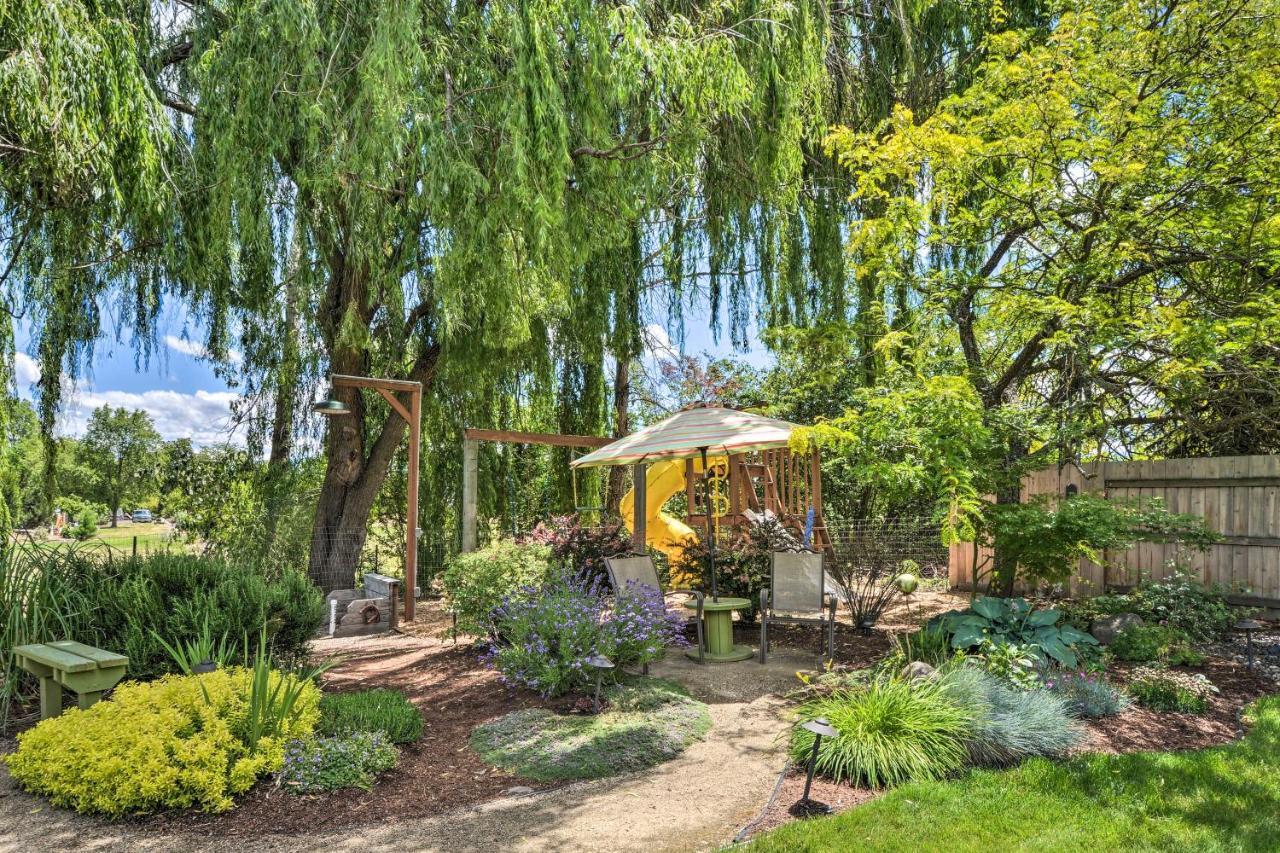 Central Medford Family Retreat With Large Yard! מראה חיצוני תמונה