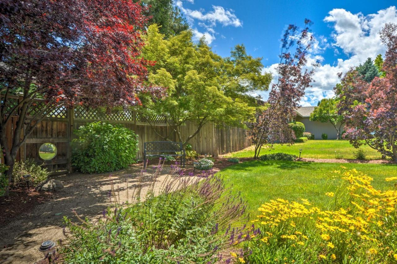 Central Medford Family Retreat With Large Yard! מראה חיצוני תמונה