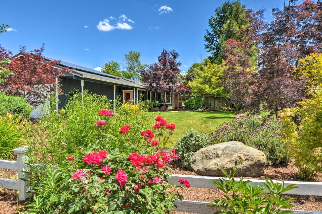 Central Medford Family Retreat With Large Yard! מראה חיצוני תמונה