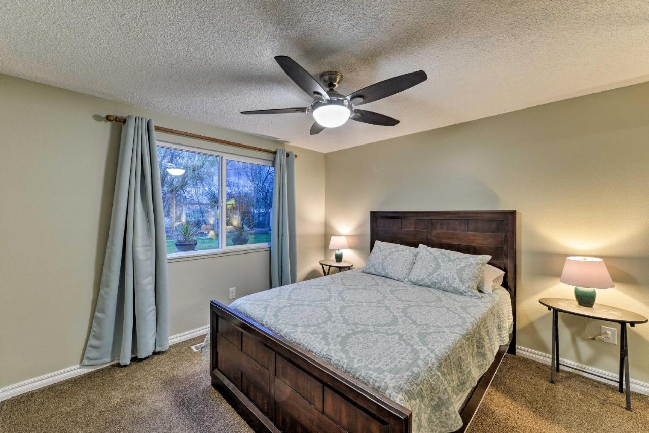 Central Medford Family Retreat With Large Yard! מראה חיצוני תמונה
