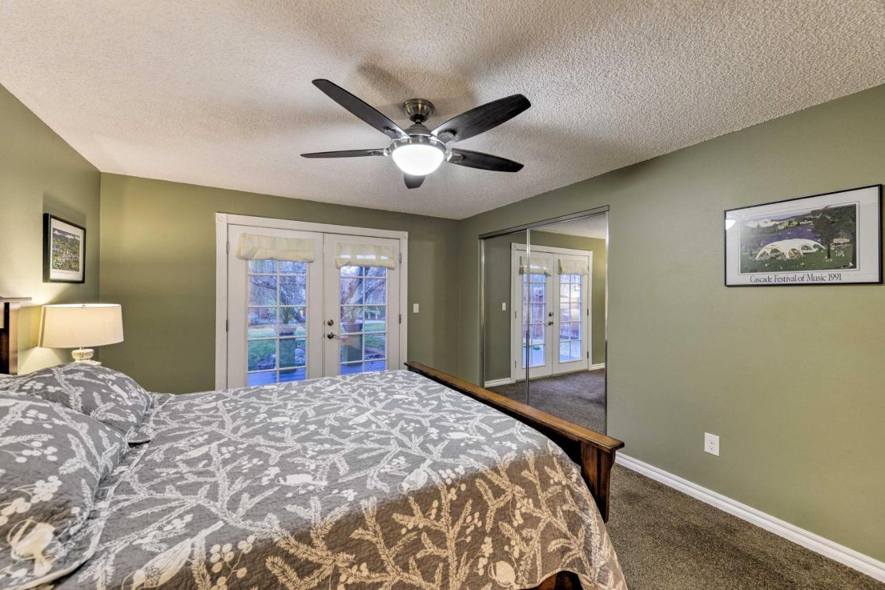 Central Medford Family Retreat With Large Yard! מראה חיצוני תמונה